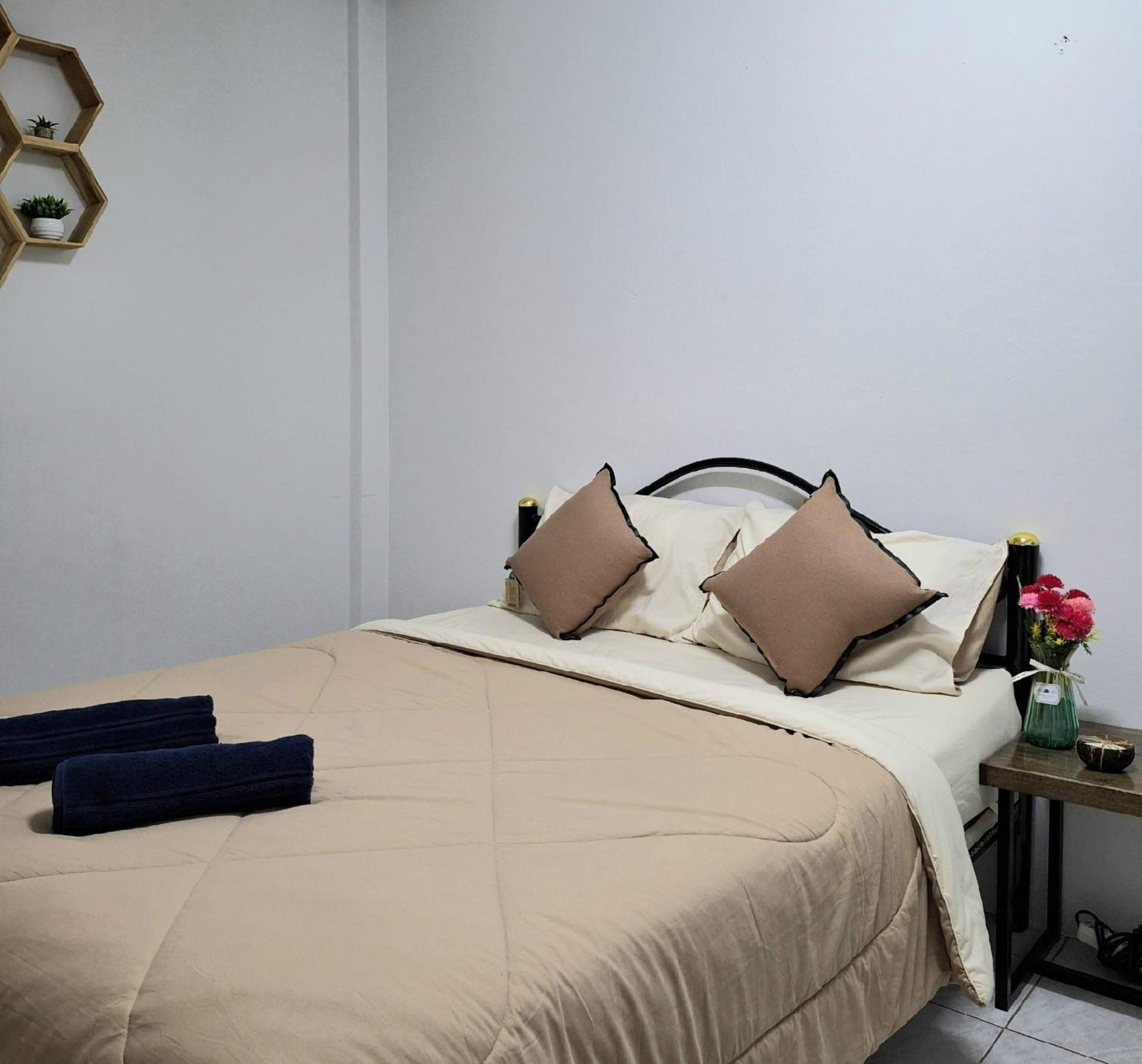 Jungle Cafe And Guesthouse Prachuap Khiri Khan Esterno foto