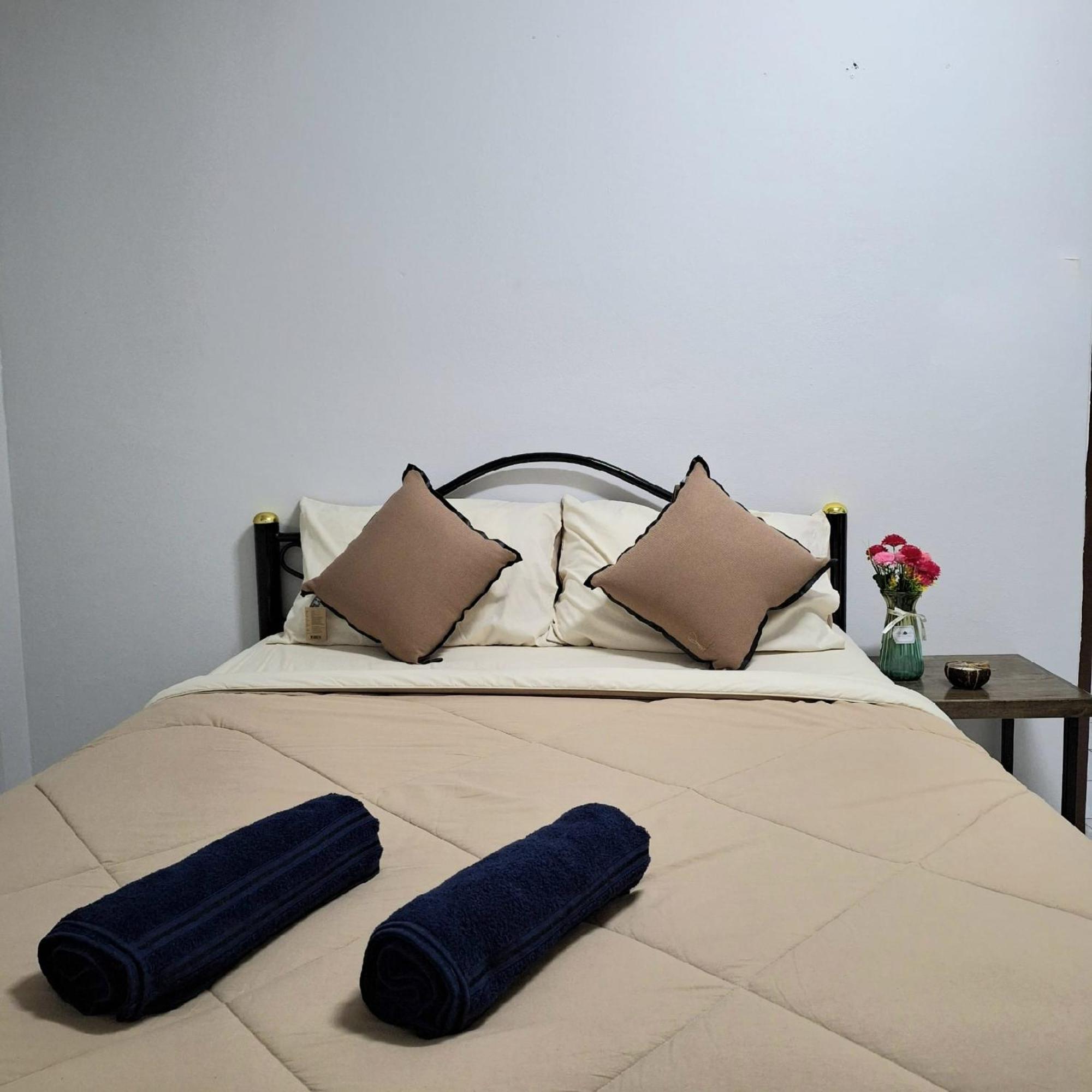 Jungle Cafe And Guesthouse Prachuap Khiri Khan Esterno foto